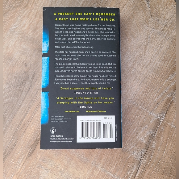 A Stranger in the House by Shari Lapena - Picture 2 of 3